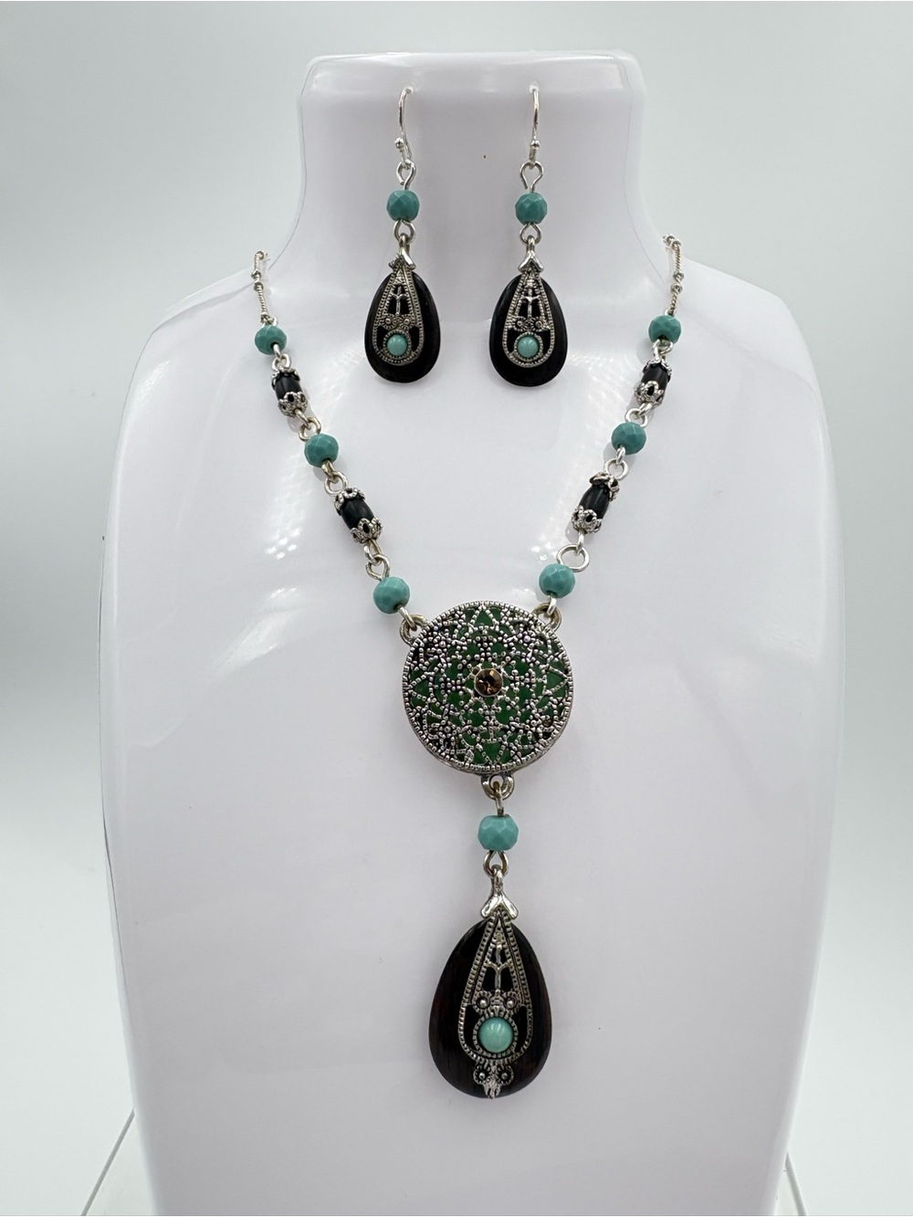 Vintage 2009 Avon Turquoise & Brown Medallion Necklace & Matching Earrings - Picture 11 of 14